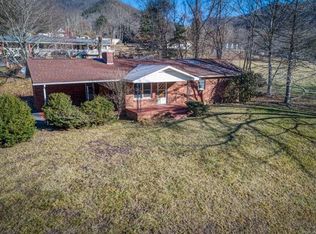 18 Marigold Dr, Maggie Valley, NC 28751