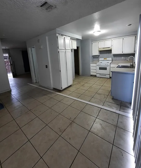 3 bed, 1600 sqft, $2,490 — Photo 3