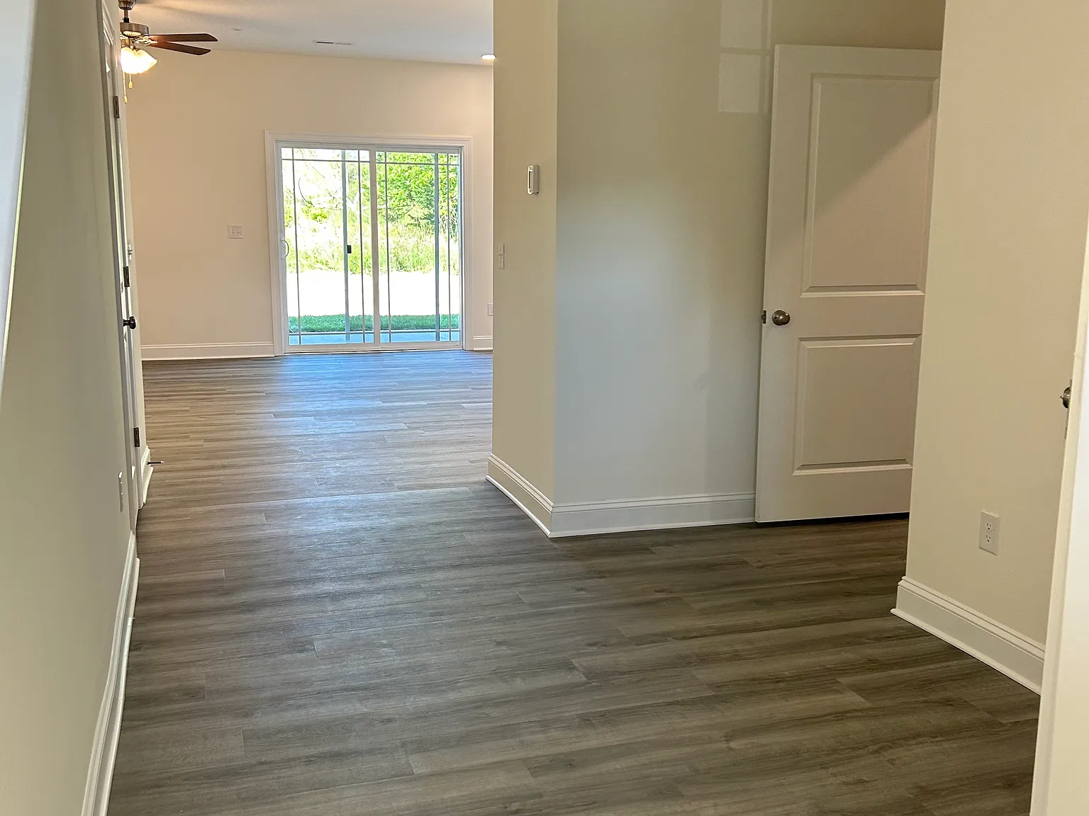 3 bed, 2.5 bath, 1645 sqft, $2,575 — Photo 4