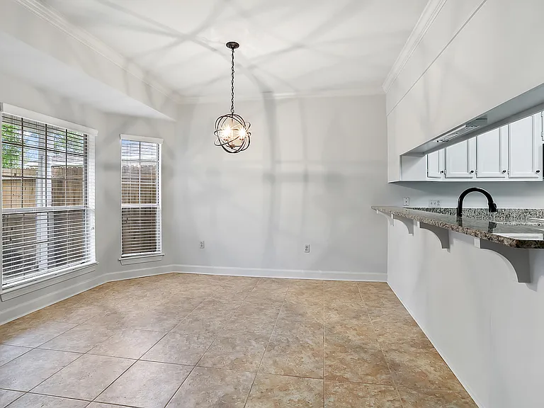 10735 Erin Vale Ave — Photo 5