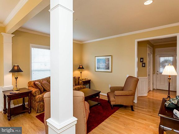 4th image of 2 Whaleback Ln