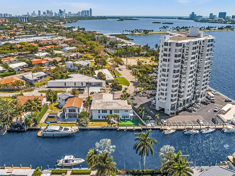 11900 N Bayshore Dr #101 — Photo 34