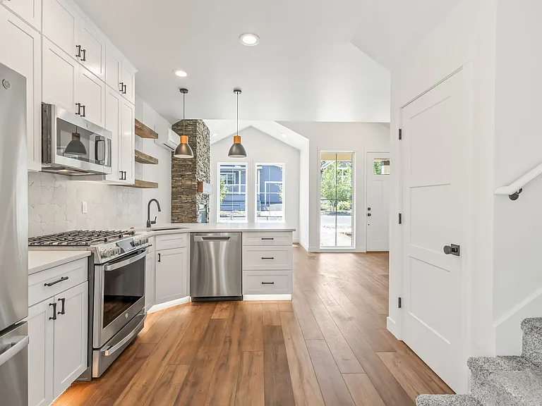 988 E Black Butte Ave — Photo 4