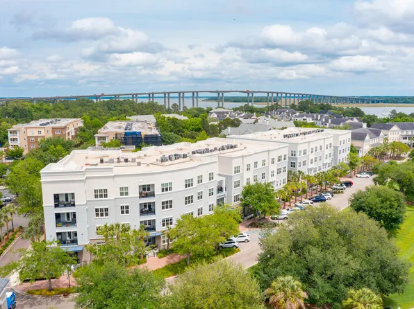 200 River Landing Dr Unit 204B, Charleston, SC 29492