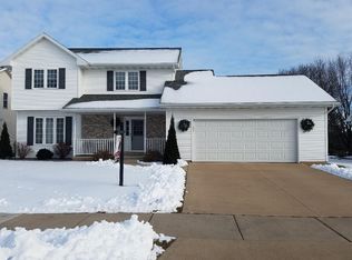 200 Fox Fire Dr, Oshkosh, WI 54904