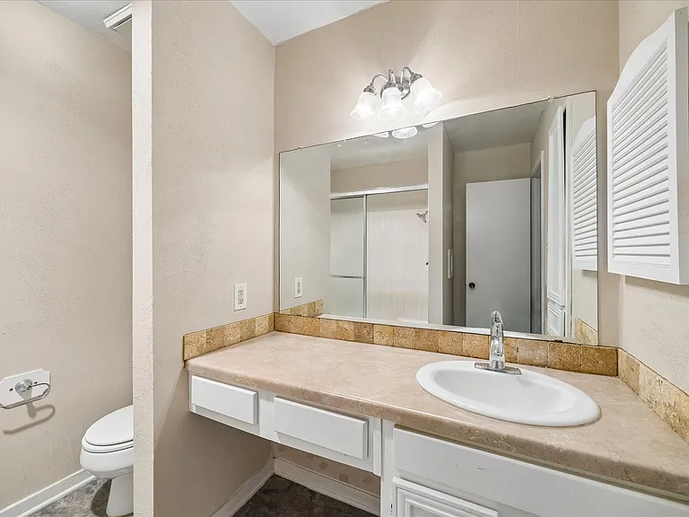 1617 W Sam Houston Pkwy S — Photo 15