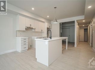260 Armstrong St #201, Ottawa, ON K1Y 2W6