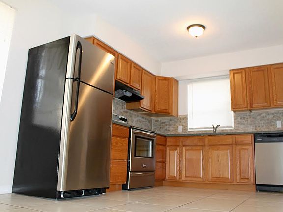 4th image of 553 Robin Hill Cir