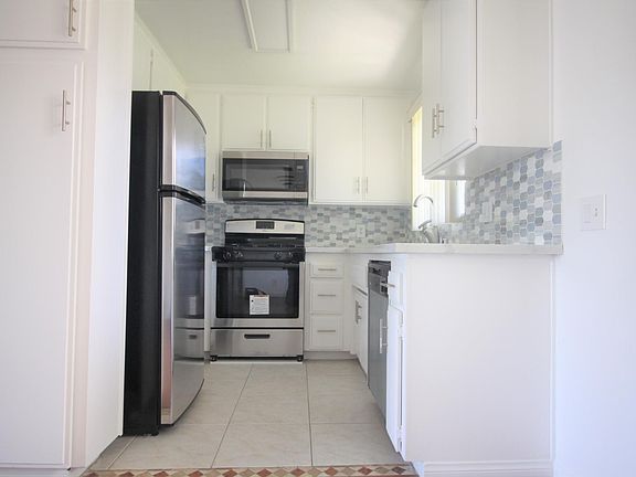 5th image of 4844 Riverton Ave APT 202