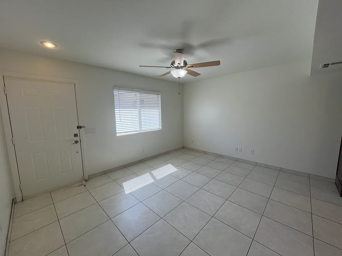 Building Photo - 422 W Rosa Parks Rd #C