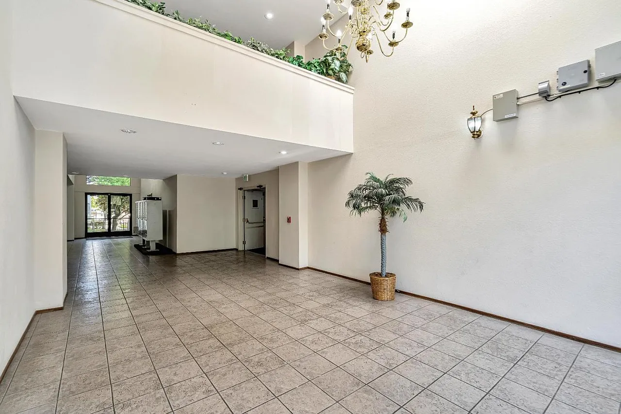 2 bed, 1146 sqft, $3,200 — Photo 3