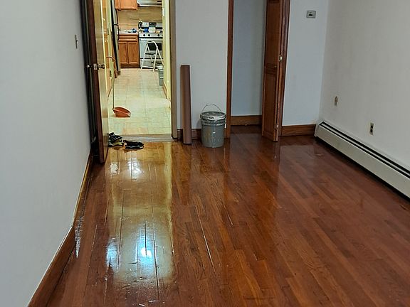 4th image of 423 Lincoln Pl APT 5