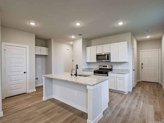 4th image of 671 Corbin Bend