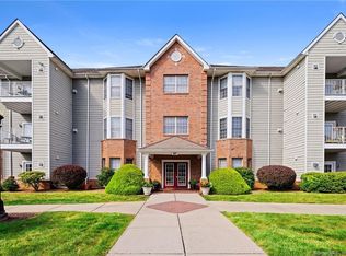 60 Cassandra Blvd APT 203, West Hartford, CT 06107