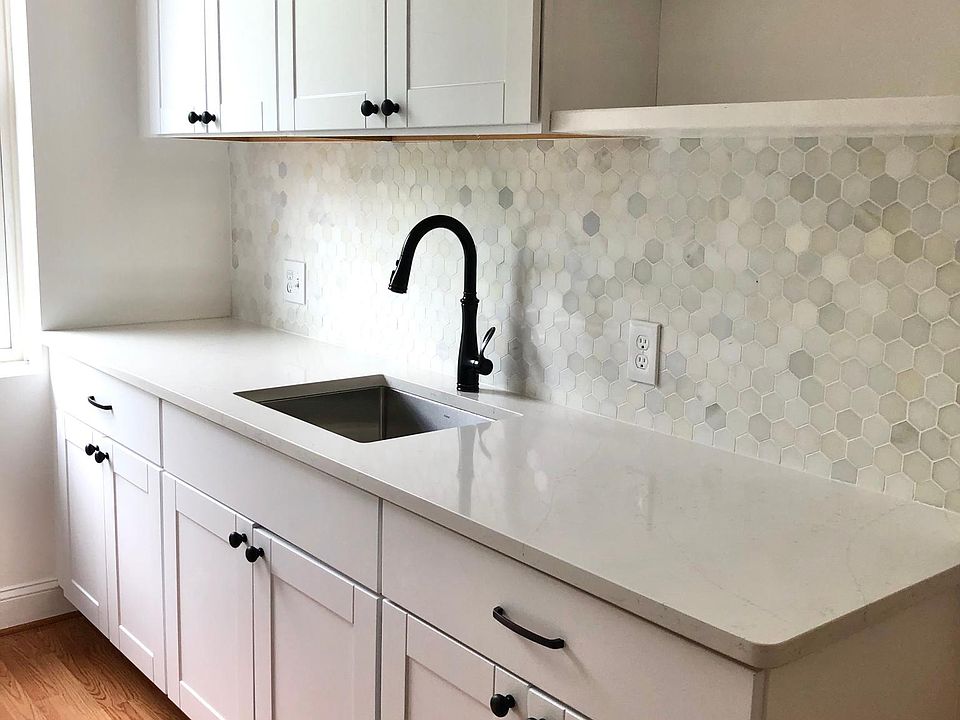 Quartz countertops, tiled backsplash, plenty of storage