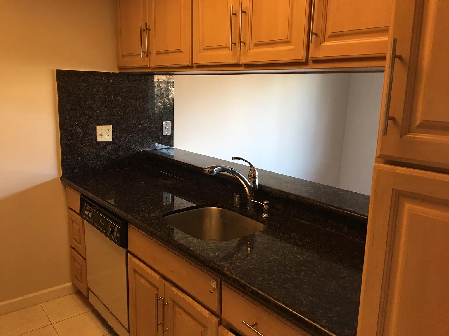 3 bed, 1230 sqft, $3,950 — Photo 4