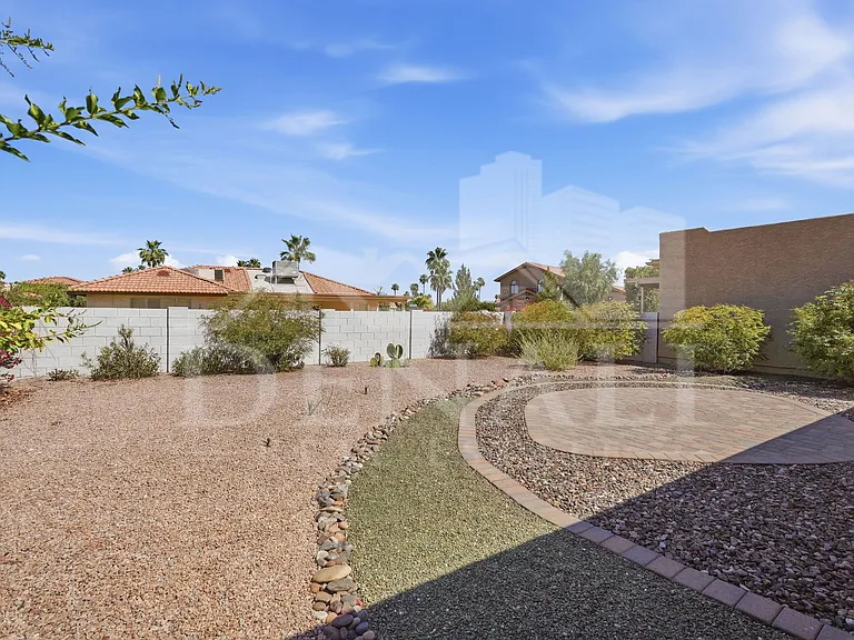 10602 E Elmhurst Dr — Photo 27