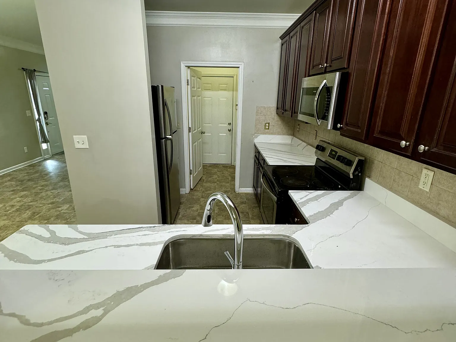 3 bed, 2.5 bath, 1592 sqft, $1,900 — Photo 4