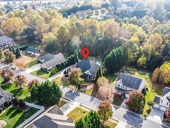 3rd image of 809 Shillington Ln
