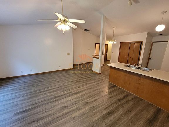 5th image of 2103 Bridgewater Cir #B