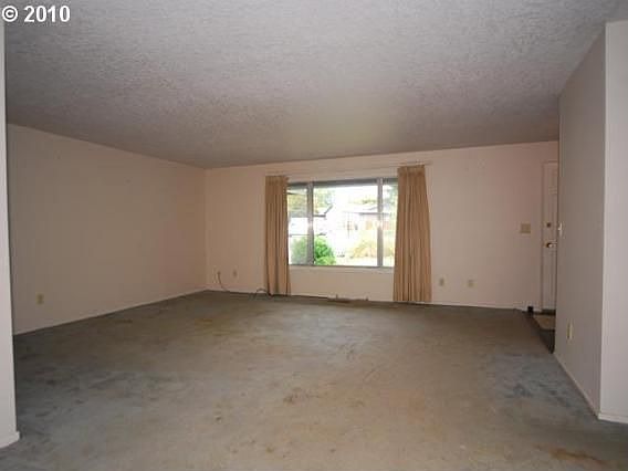 4th image of 2998 SE Creek Ct