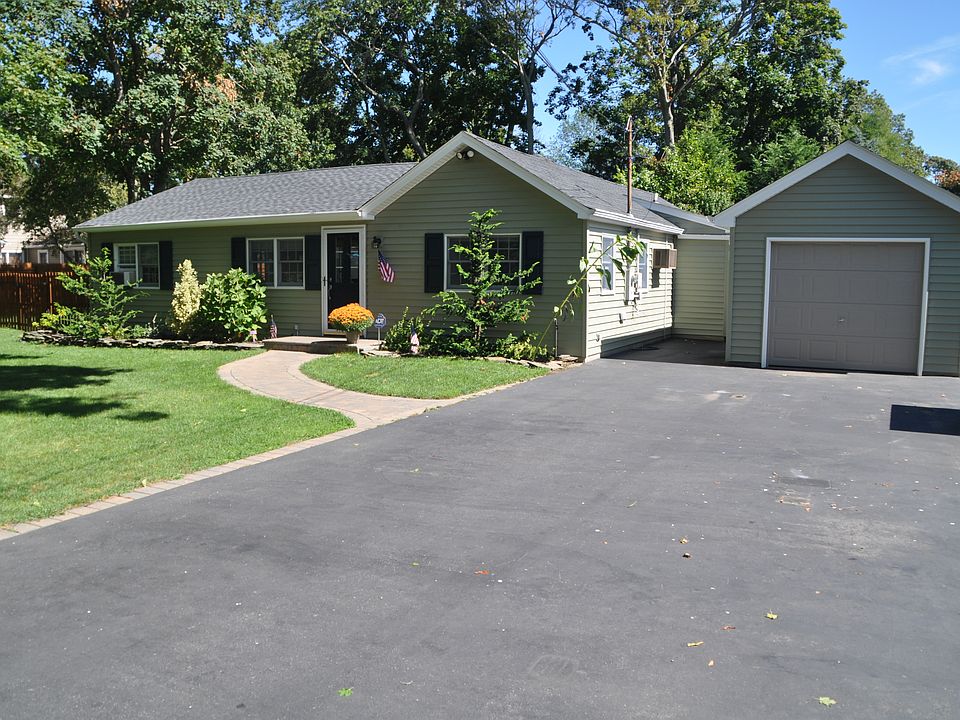 1st image of 3 Russett Ln