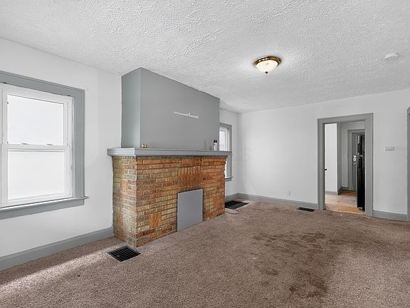 4th image of 453 Catherine St