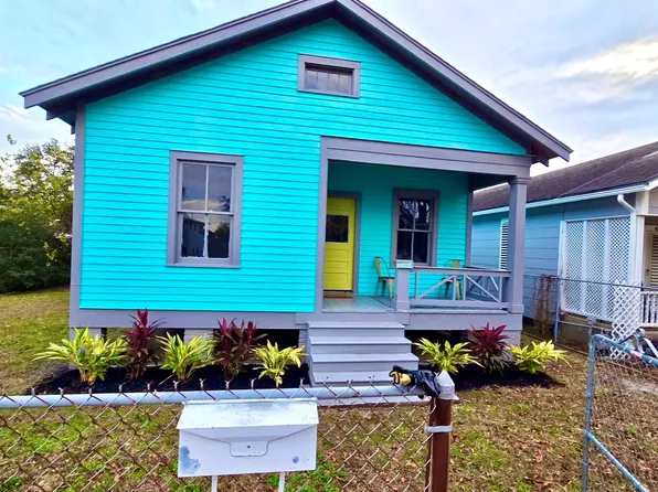 4807 Avenue P 1/2, Galveston, TX 77551