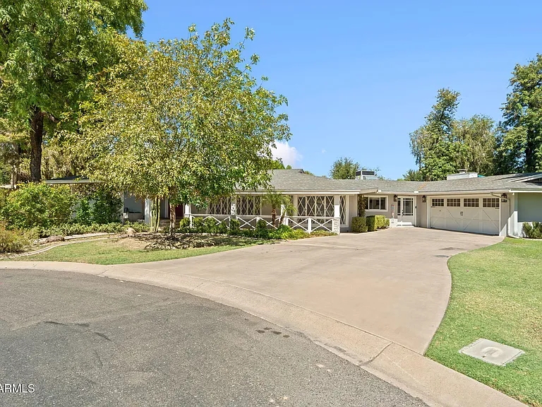 2054 E Rancho Dr — Photo 3