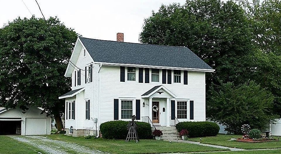 1st image of 412 N Woodlawn Ave