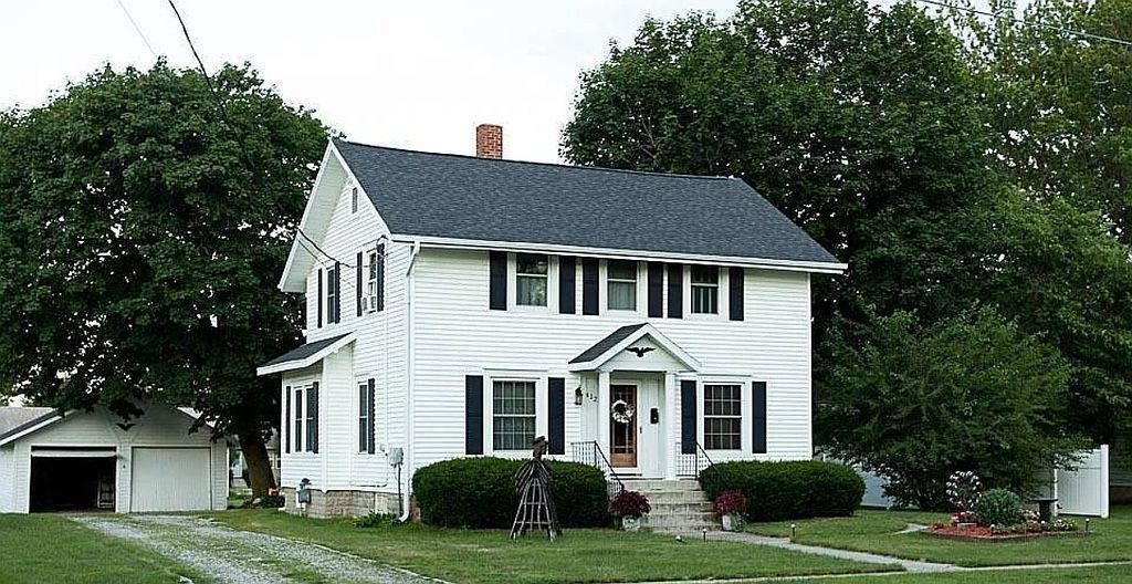 412 N Woodlawn Ave - Property Image