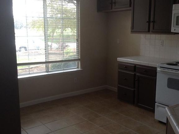 5th image of 2410 E Bedford Ave