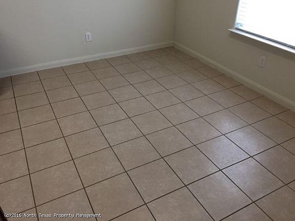 4th image of 604 Hidden Dale Dr