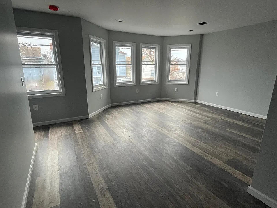 4 Bedrooms at 115 Warren St #2, Paterson NJ — photo 1