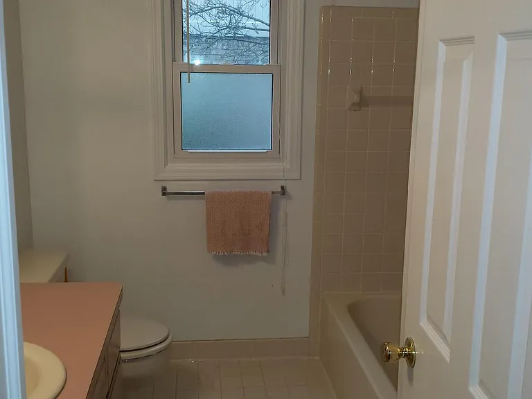 456 Essex Dr — Photo 10