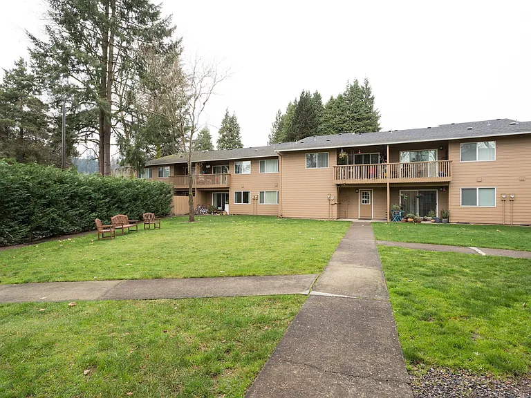 Tulip Crest Apartments — Photo 21