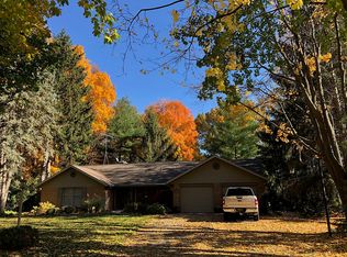 10117 Singer Lake Rd, Baroda, MI 49101