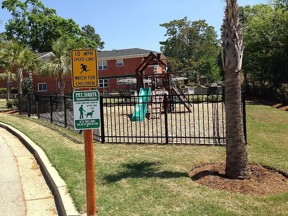 Royal Palms Apartments — Photo 4