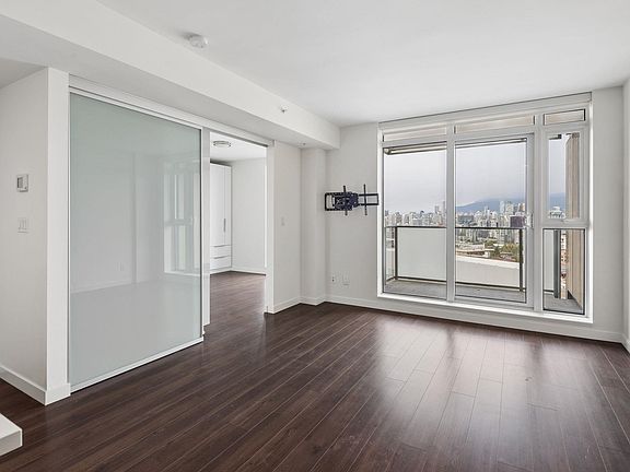 3rd image of 285 E 10th Ave #1101
