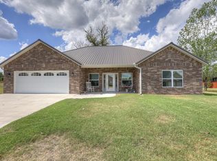 2221 Bennett Wilson Dr, Carthage, MO 64836