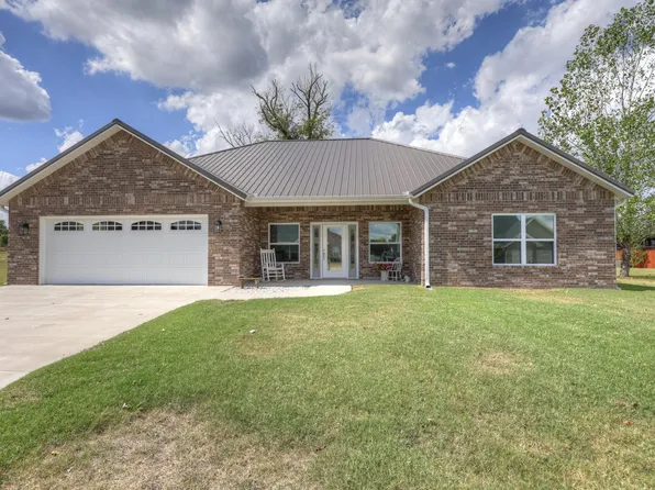 2221 Bennett Wilson Drive, Carthage, MO 64836