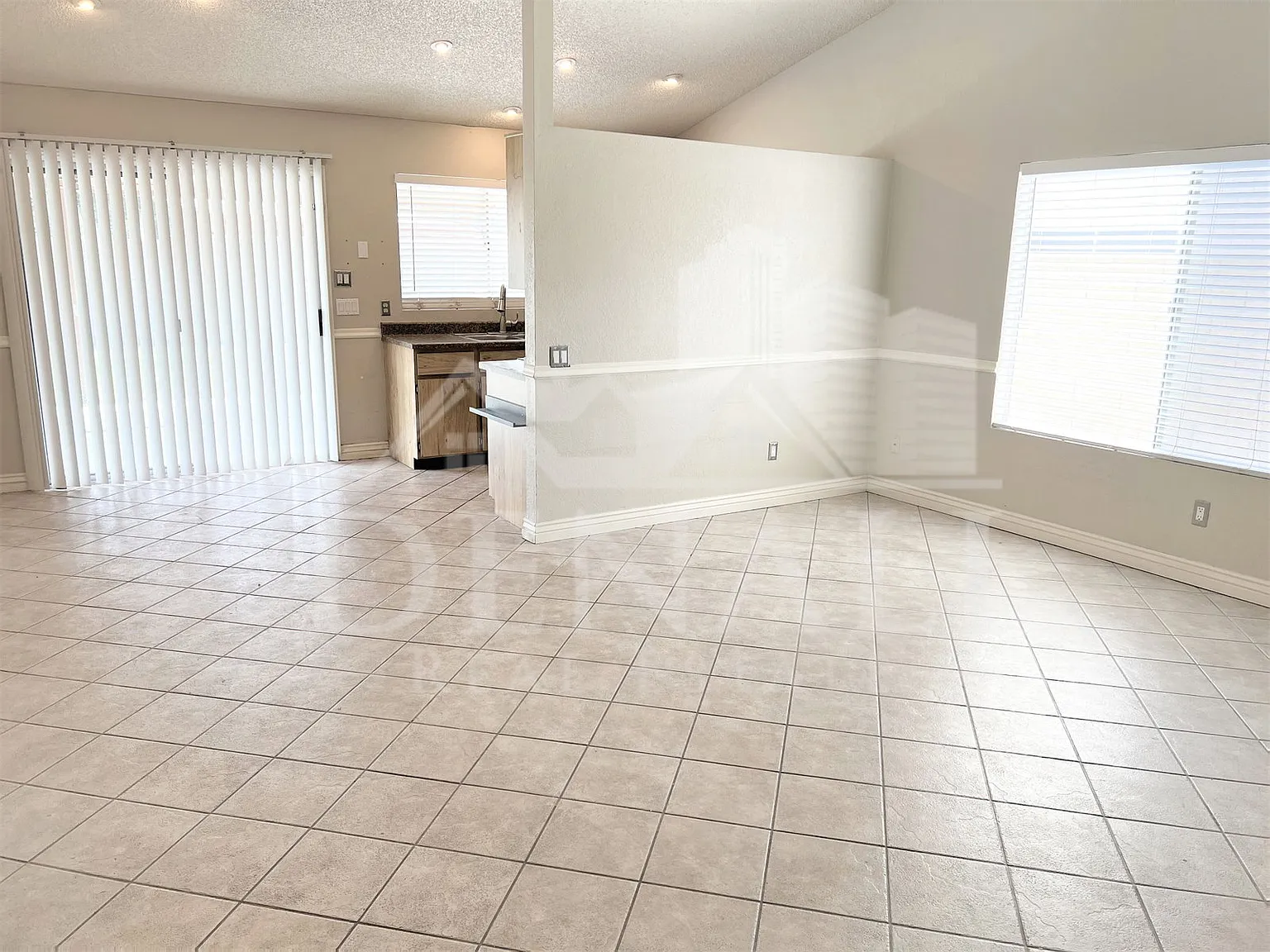 2 bed, 1.0 bath, 930 sqft, $1,795 — Photo 4