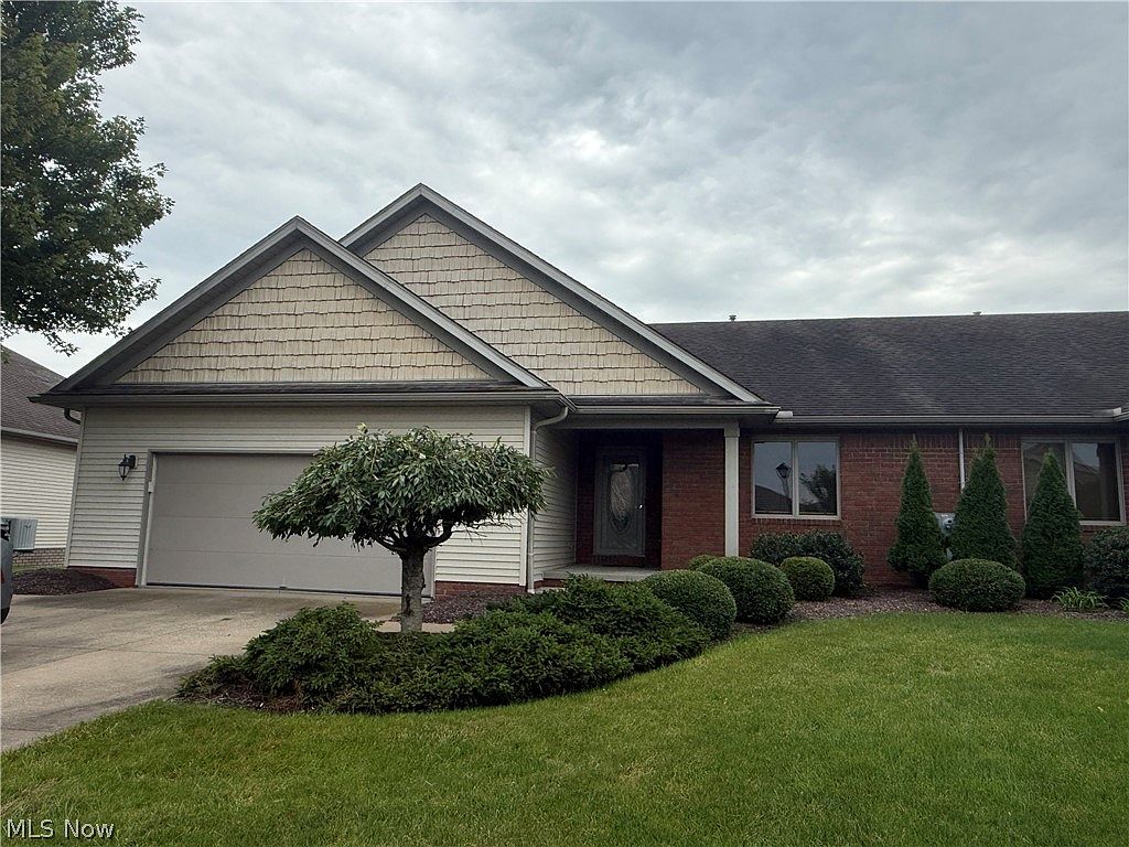1154 Pine Bluff Dr NE — Oak Shadows Golf Club