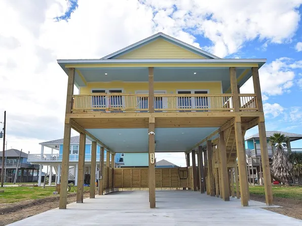 957 Alberdie Dr, Crystal Beach, TX 77650