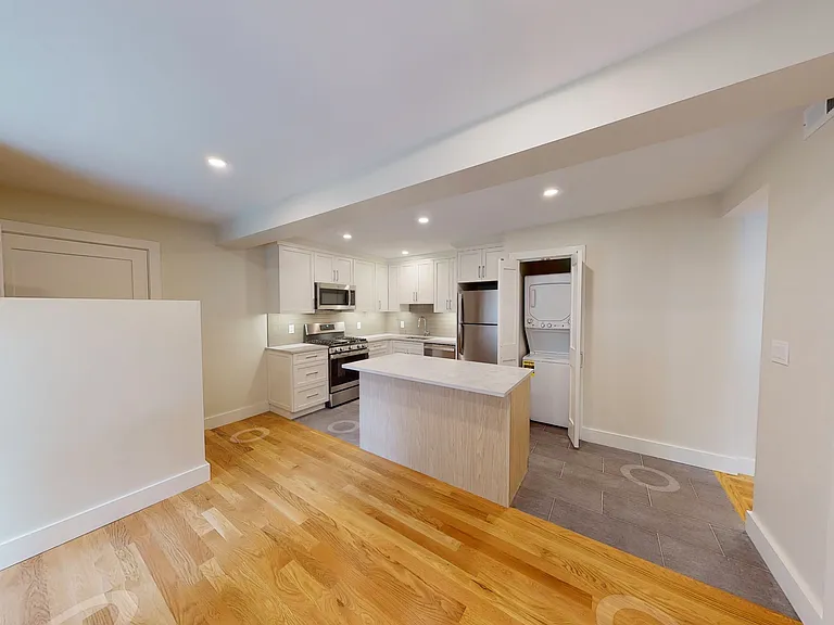 423-429 Franklin Street — Photo 9