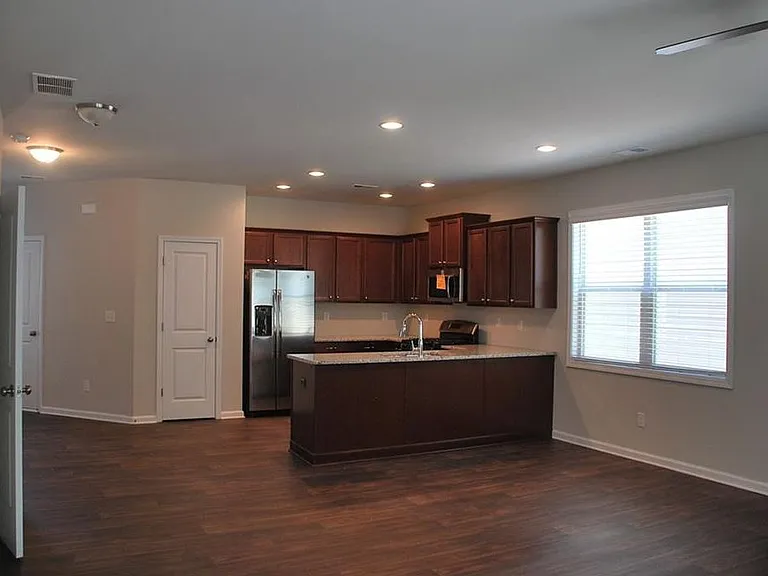 54 Laurel Dr E — Photo 6