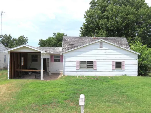1311 Jackson St, Perry, OK 73077