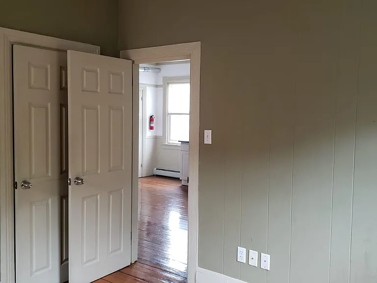 240 Valley St #3 — Photo 8