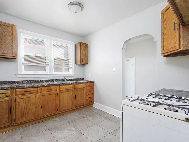 2704 Webb St #LOWER — Photo 5