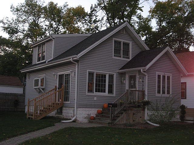 1st image of 1433 S 93rd St